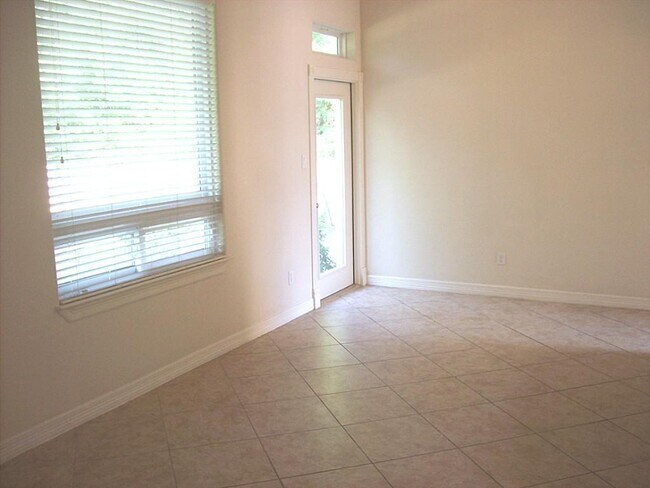 Building Photo - 16020 Fountainview Dr
