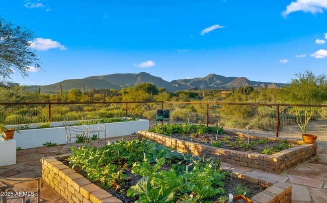 Building Photo - 5910 E Cielo Run S