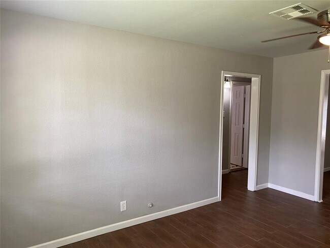 Building Photo - 8914 Linda Vista Rd