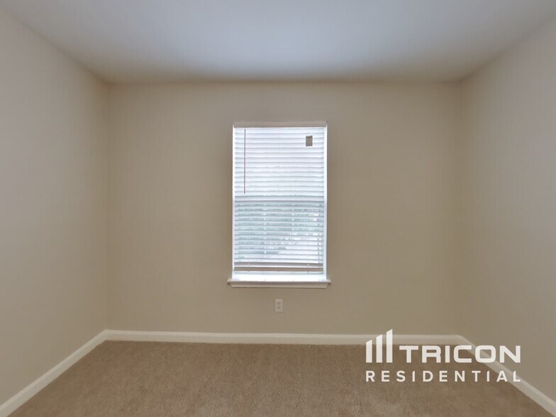 Building Photo - 9722 Spruce Ridge Dr