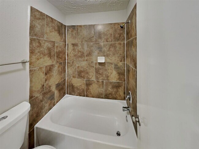 Building Photo - 20211 Cottonglade Ln