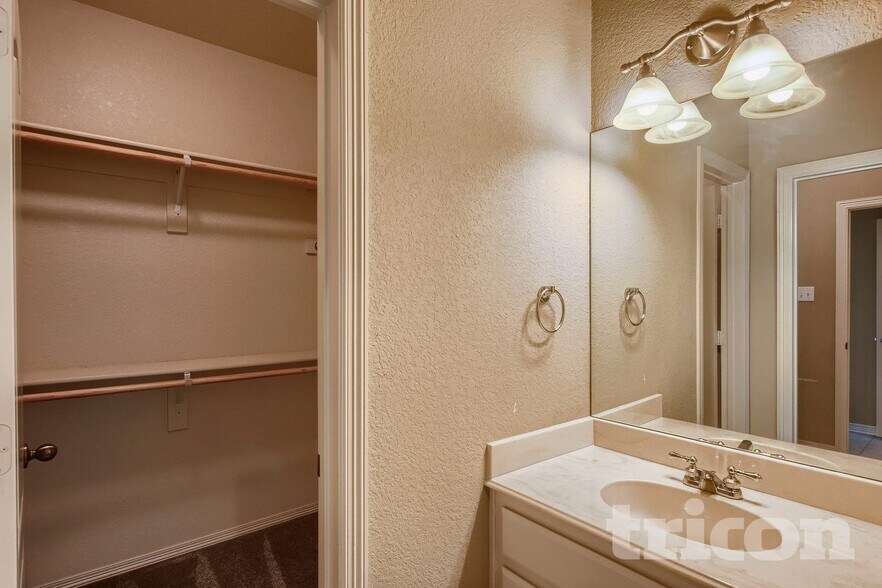 Building Photo - 1529 Rusticwood Dr