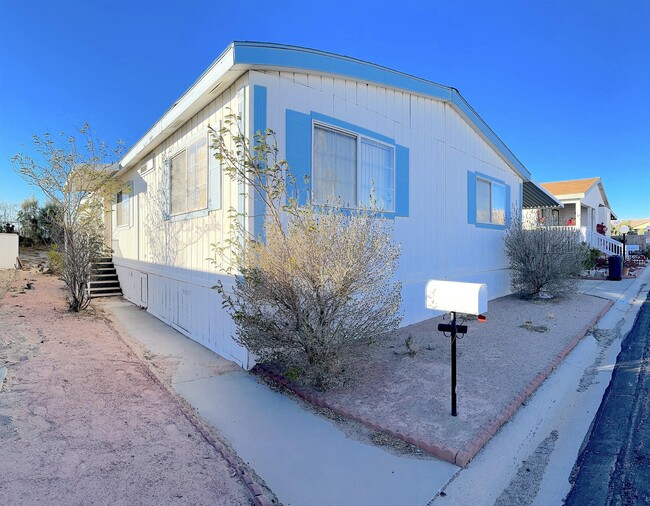 Building Photo - 14777 Palm Dr