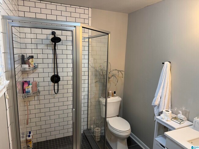 Building Photo - 3153 Woodhaven Dr