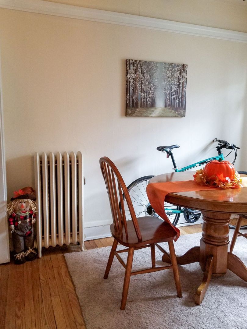 Building Photo - 538 W Cornelia Ave