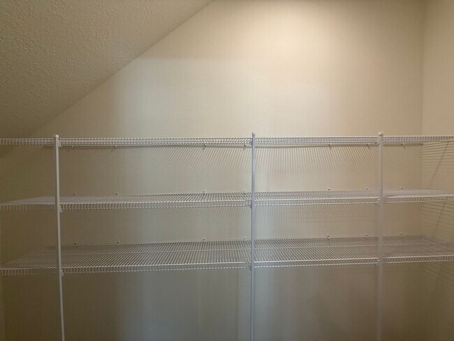 Building Photo - Spacious 4-Bedroom Modern Home in Oaks Preserve – Perfect Gainesville Location