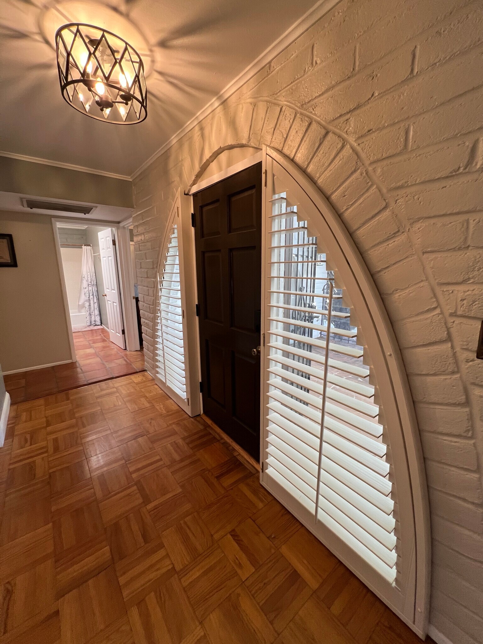 Building Photo - 604 W Roller Coaster Rd