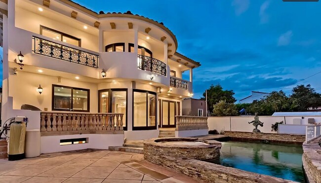 Building Photo - 332 S Almont Dr