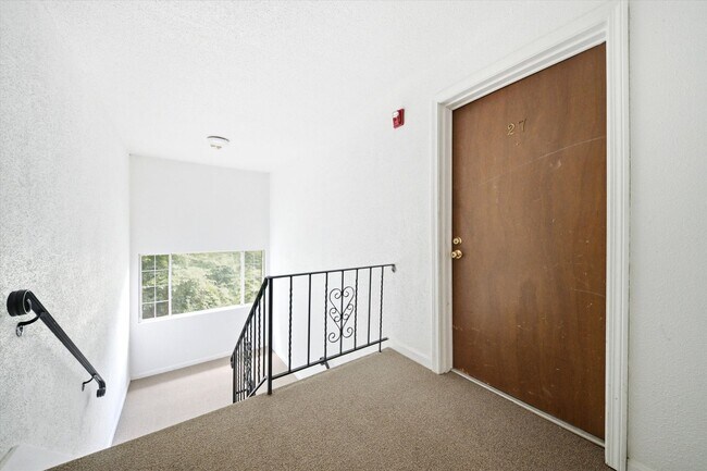 Building Photo - 379 Huse Rd