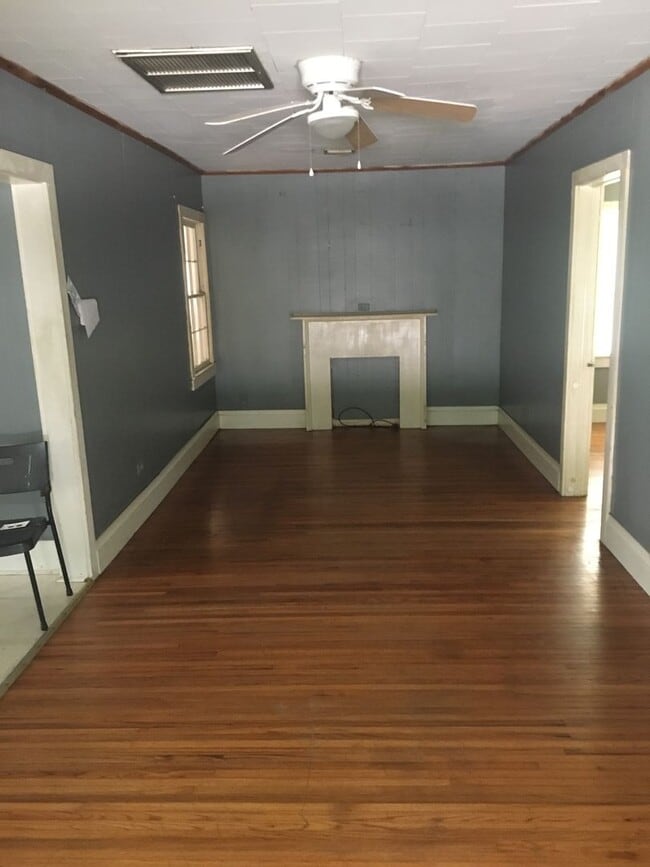 Building Photo - 3Bed/1 Bath House