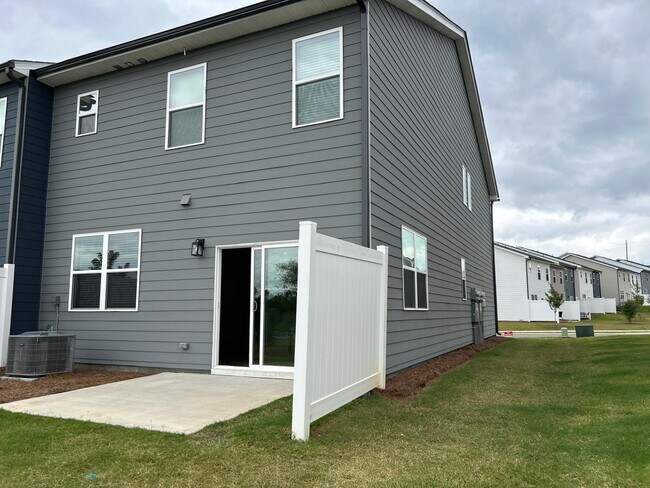 Building Photo - 108 Founders Dr
