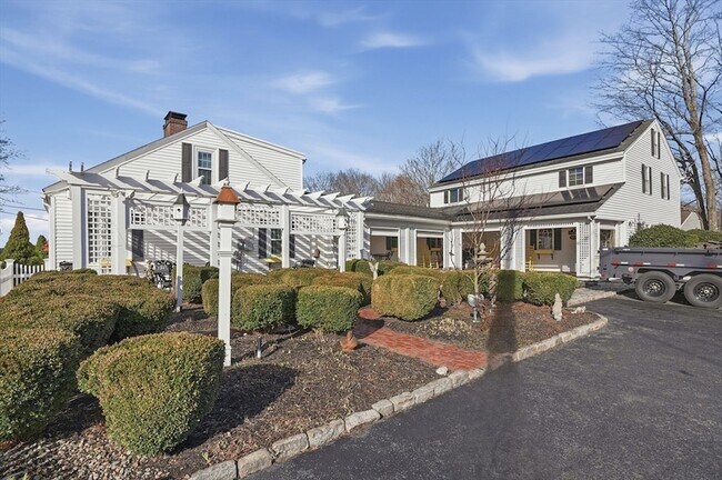 Building Photo - 92 Main St