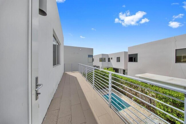 Building Photo - 10081 NW 75th Terrace