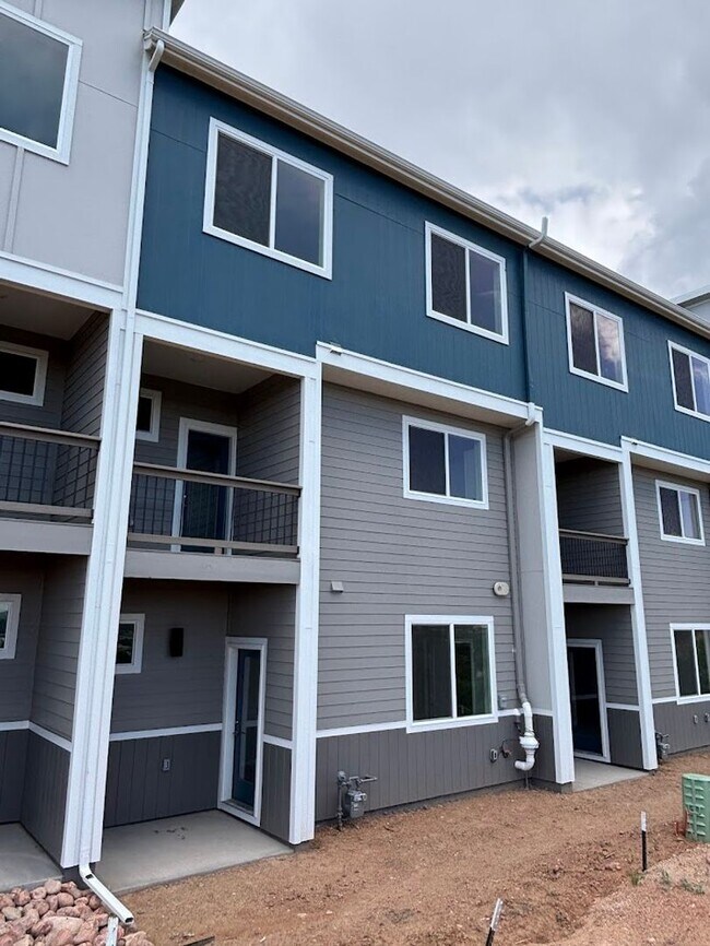 Building Photo - Luxury 4 Bed Townhouse with Amazing City and Mt Views on Westside