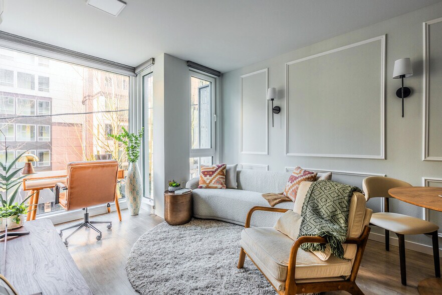 Building Photo - 320 Queen Anne Ave N