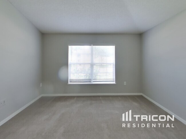 Building Photo - 2232 Nettlebrook St N