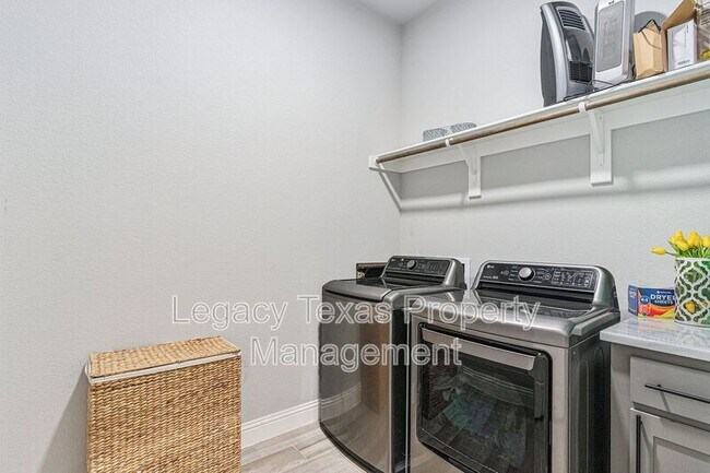 Building Photo - 6309 Rustic Edge St