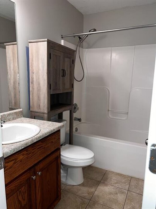 Building Photo - 4 bedroom beautiful home available August 14!!