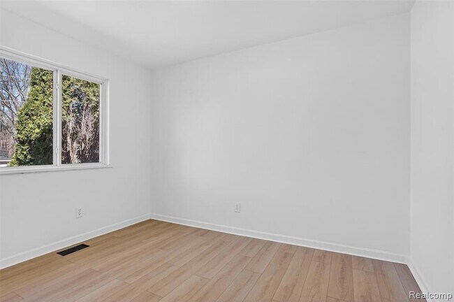 Building Photo - 4171 Mapleleaf Rd