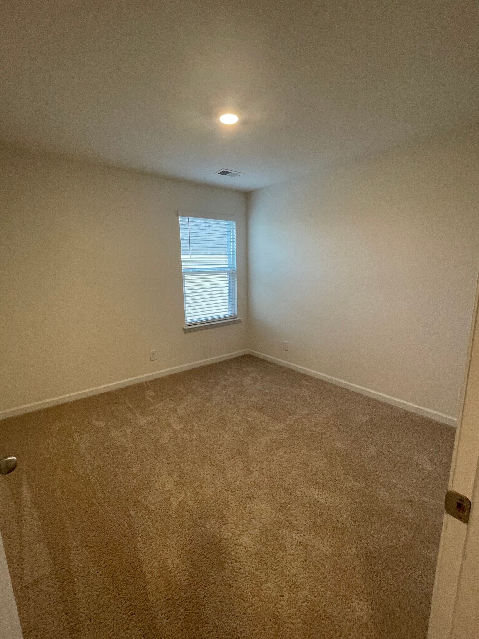 Building Photo - 52 Thread Ln