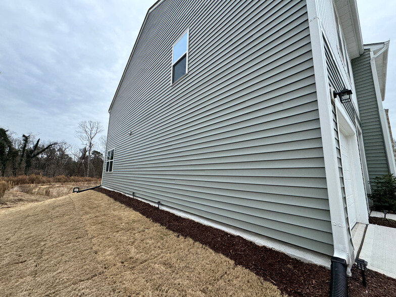 Building Photo - Room in Townhome on Primo Dr