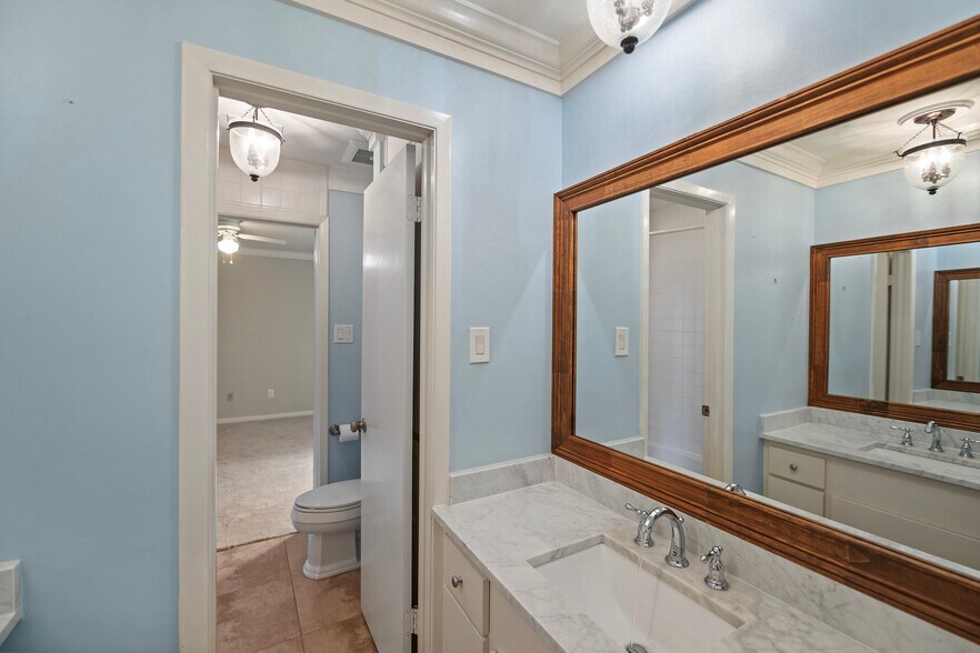 Building Photo - 534 Fox Briar Ln