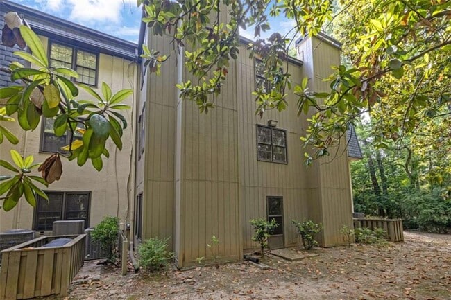 Building Photo - 118 Lablanc Way NW