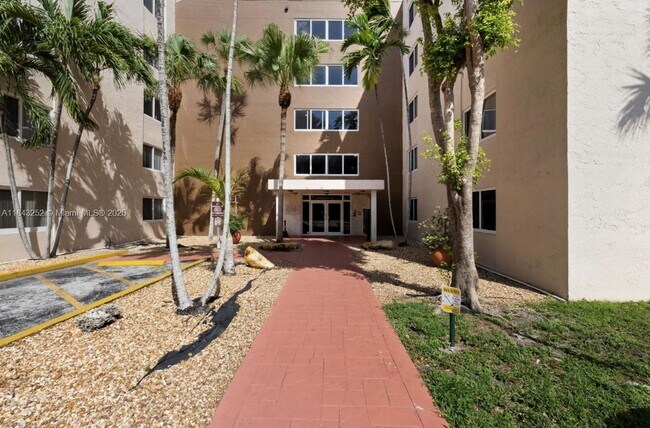 Building Photo - 6940 Miami Gardens Dr