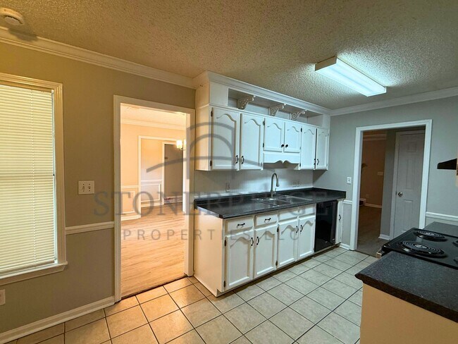 Building Photo - 3 bed, 2 bed home in Helena
