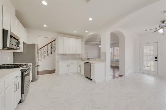 Building Photo - 3400 Oleander Dr