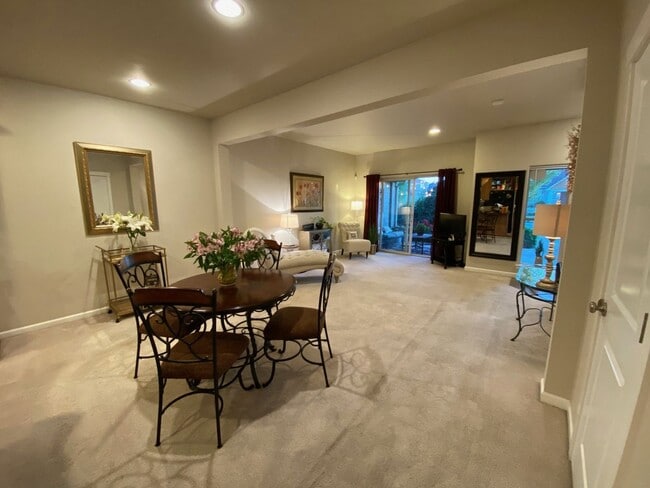 Building Photo - Beautiful Liberty Lake Townhome in Rocky Hill – 2 Bed, 2.5 Bath Available May 1st