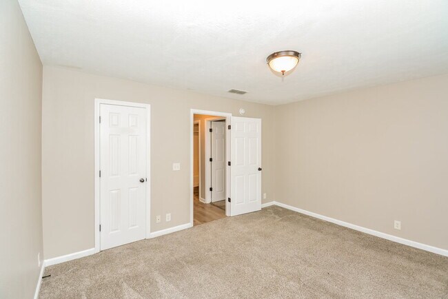 Building Photo - 912 Tom Hailey Blvd