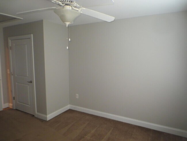 Building Photo - 102 Cypress Cir