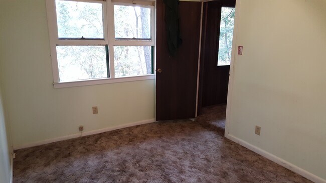 Building Photo - 20940 Pine Ln