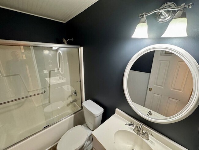 Building Photo - Elegant 2-Story Townhome with Sunroom & Luxury ensuite!