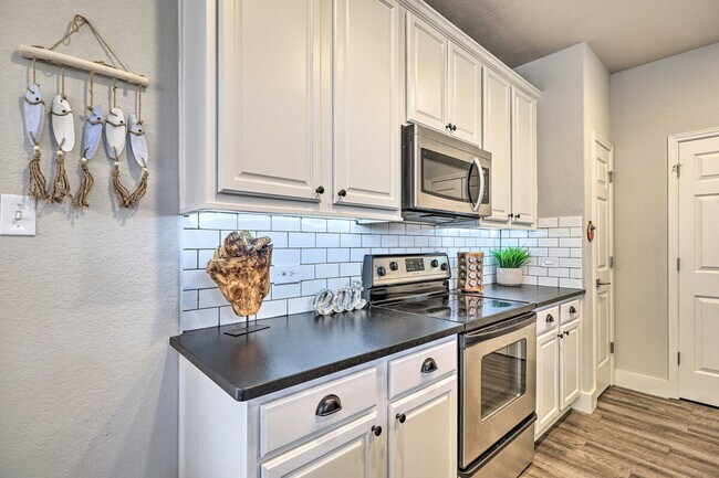 Building Photo - 21100 Santa Ana Cove