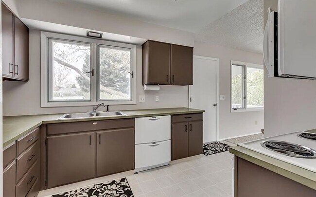 Building Photo - FULLY GUTTED & RENOVATED 5-Bedroom Home in...