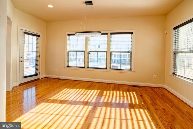 Building Photo - 315 Quarry Point Rd