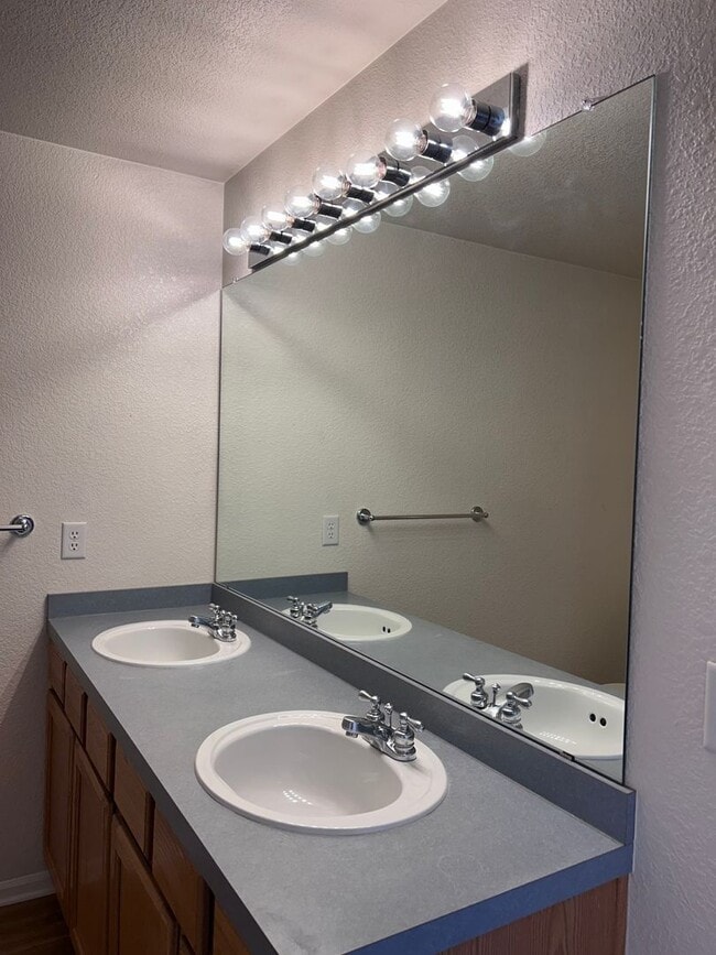 Building Photo - Beautiful 1-bedroom 1-bathroom Condo in South Fort Collins, CO!