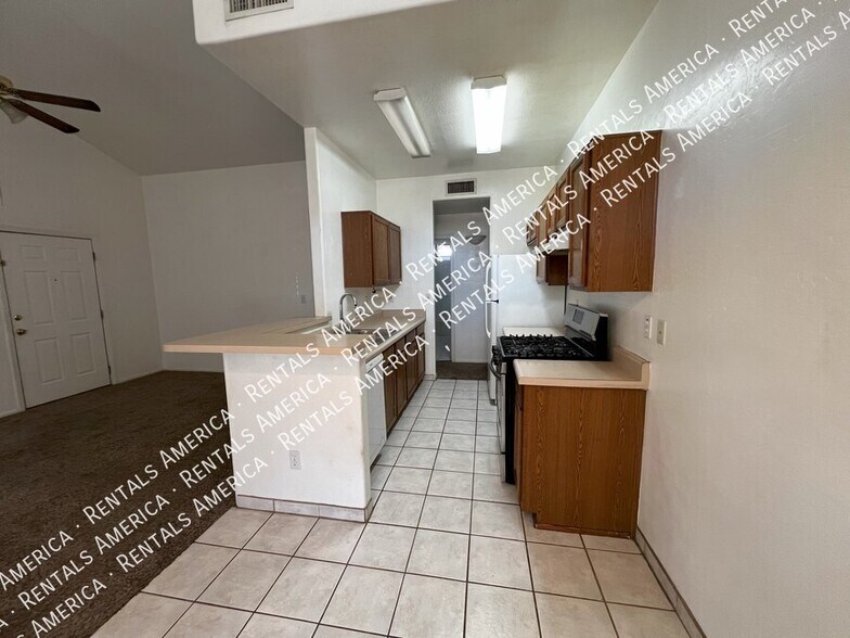 Building Photo - 6338 S Colonial Way