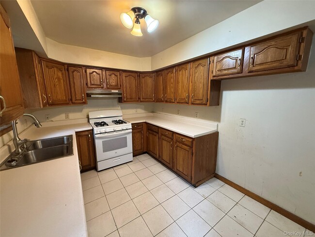 Building Photo - 7 Tanglewood Park Dr