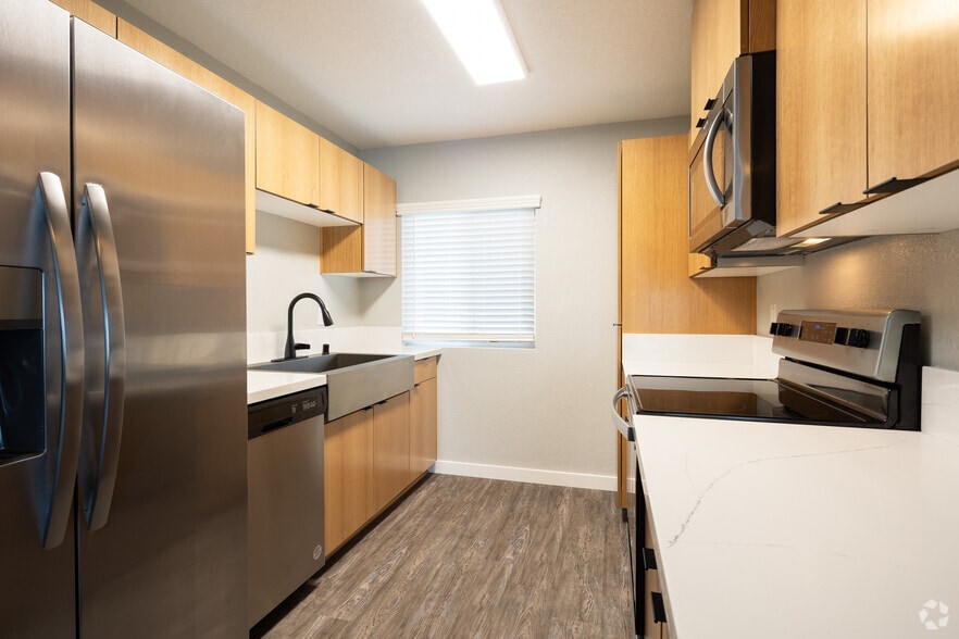 1 BR, 1 BA - 775SF - The Edward Apartments