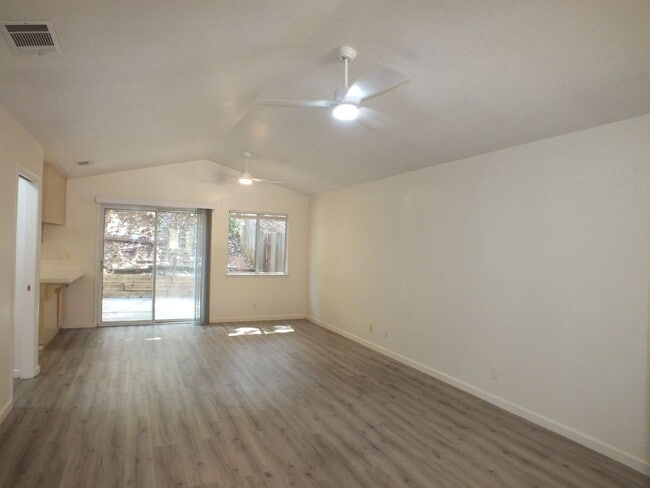 Building Photo - Placerville 3/2 home