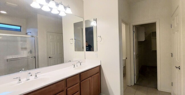 Building Photo - "COMING SOON" Lovely 3 Bedroom Home in Gre...