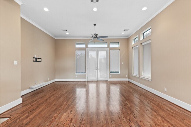 Building Photo - 1411 Elgin St