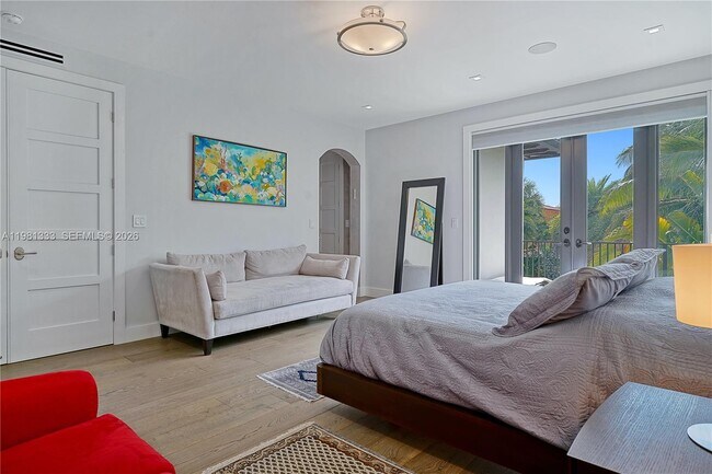 Building Photo - 3747 Prairie Ave