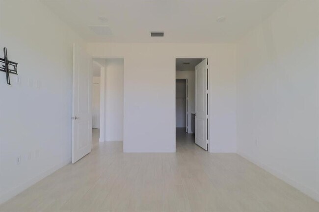 Building Photo - 14565 Three Ponds Trail