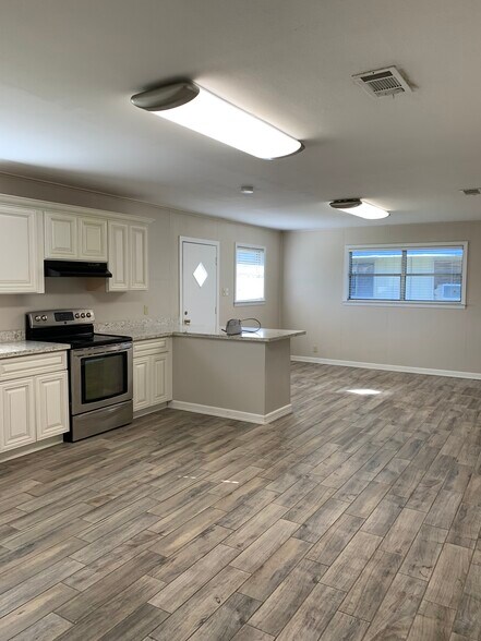 Building Photo - 3901 Drexel Ave