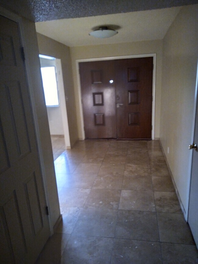 FAMILY PETS *WELCOMED* - 6734 N 19th St