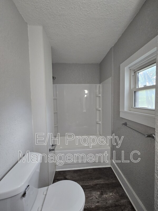 Building Photo - 1700 S Ellis St